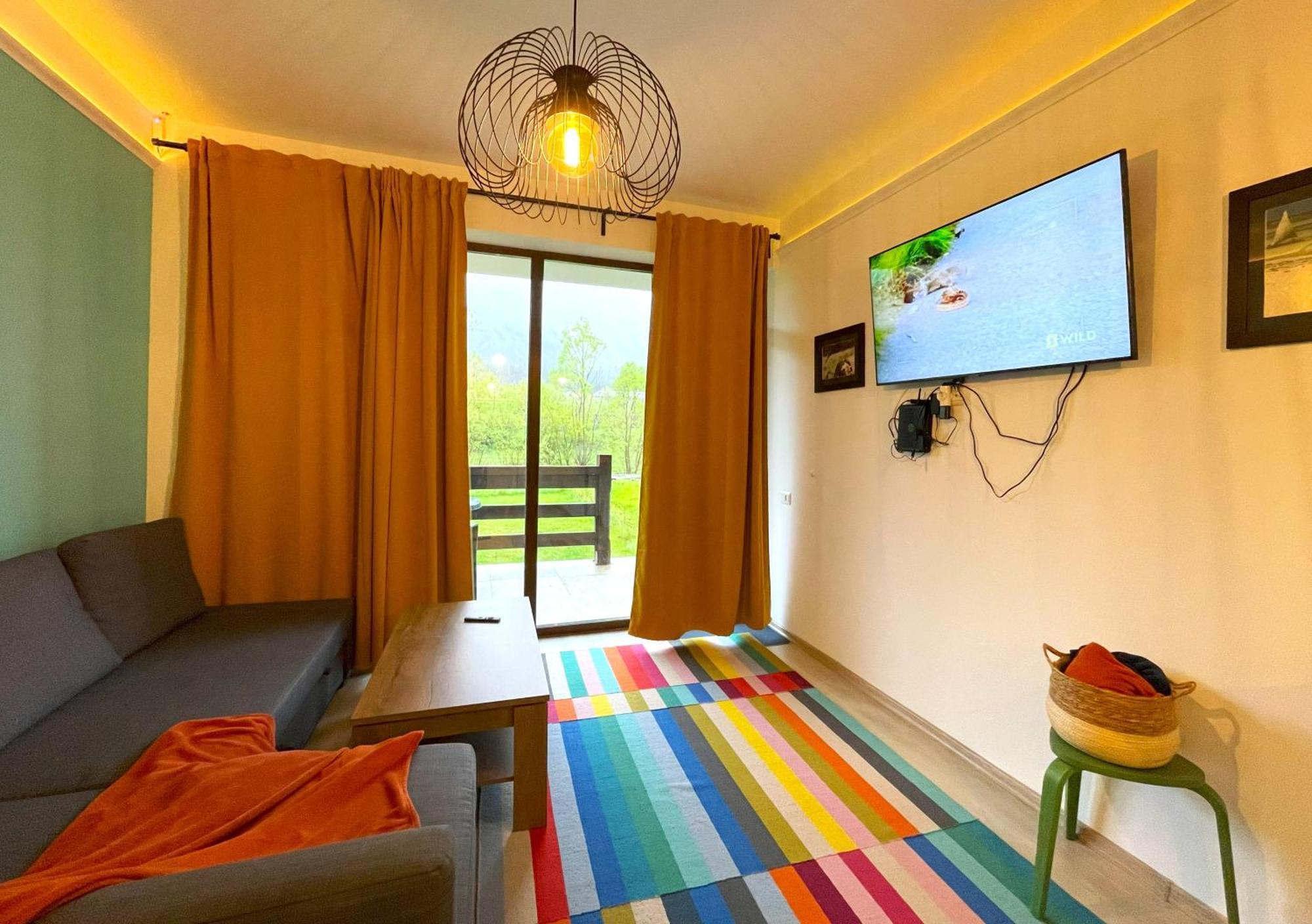 Cozy Riverfront Apartments With Garden And Mountain View Buşteni Buitenkant foto