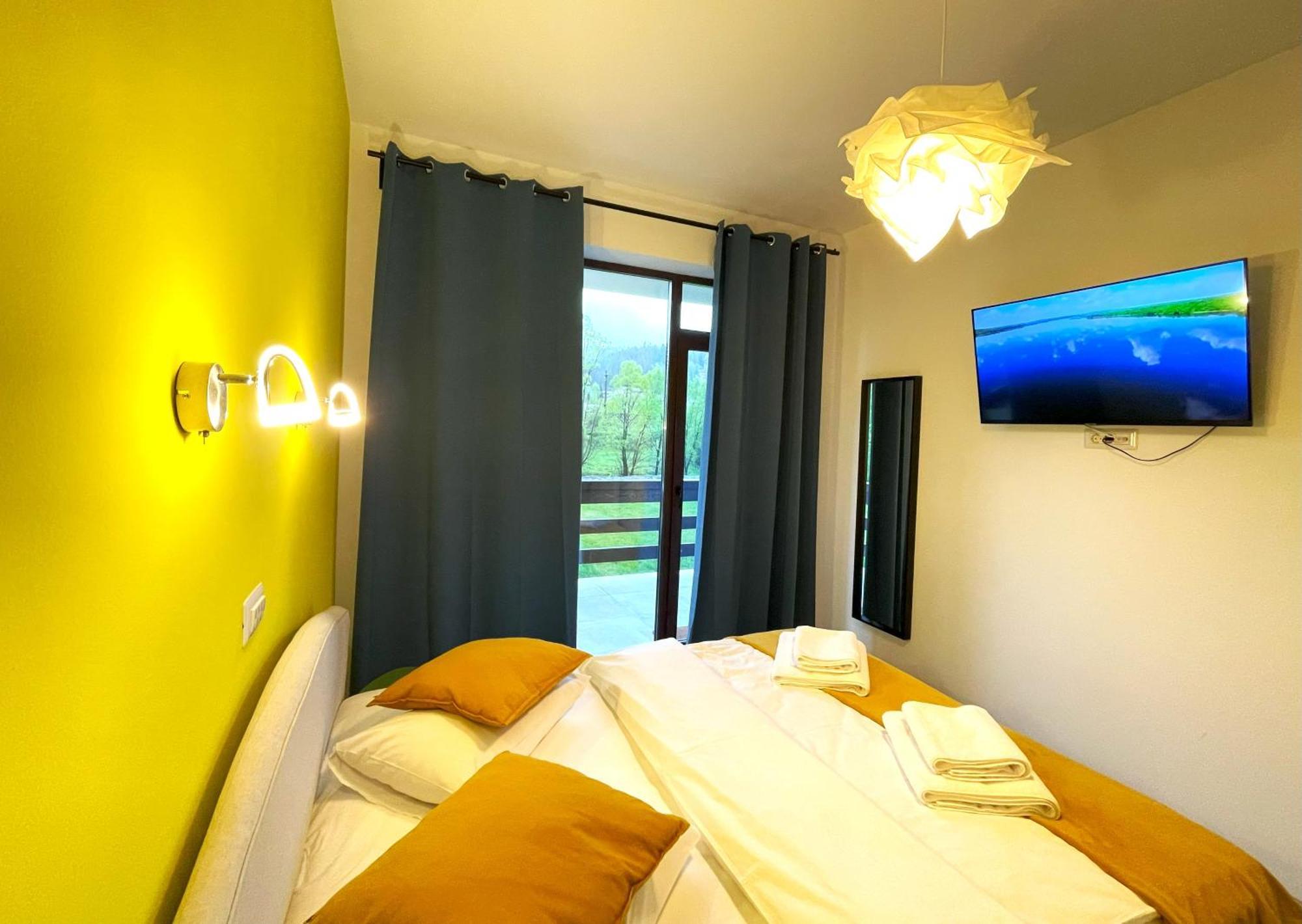 Cozy Riverfront Apartments With Garden And Mountain View Buşteni Buitenkant foto
