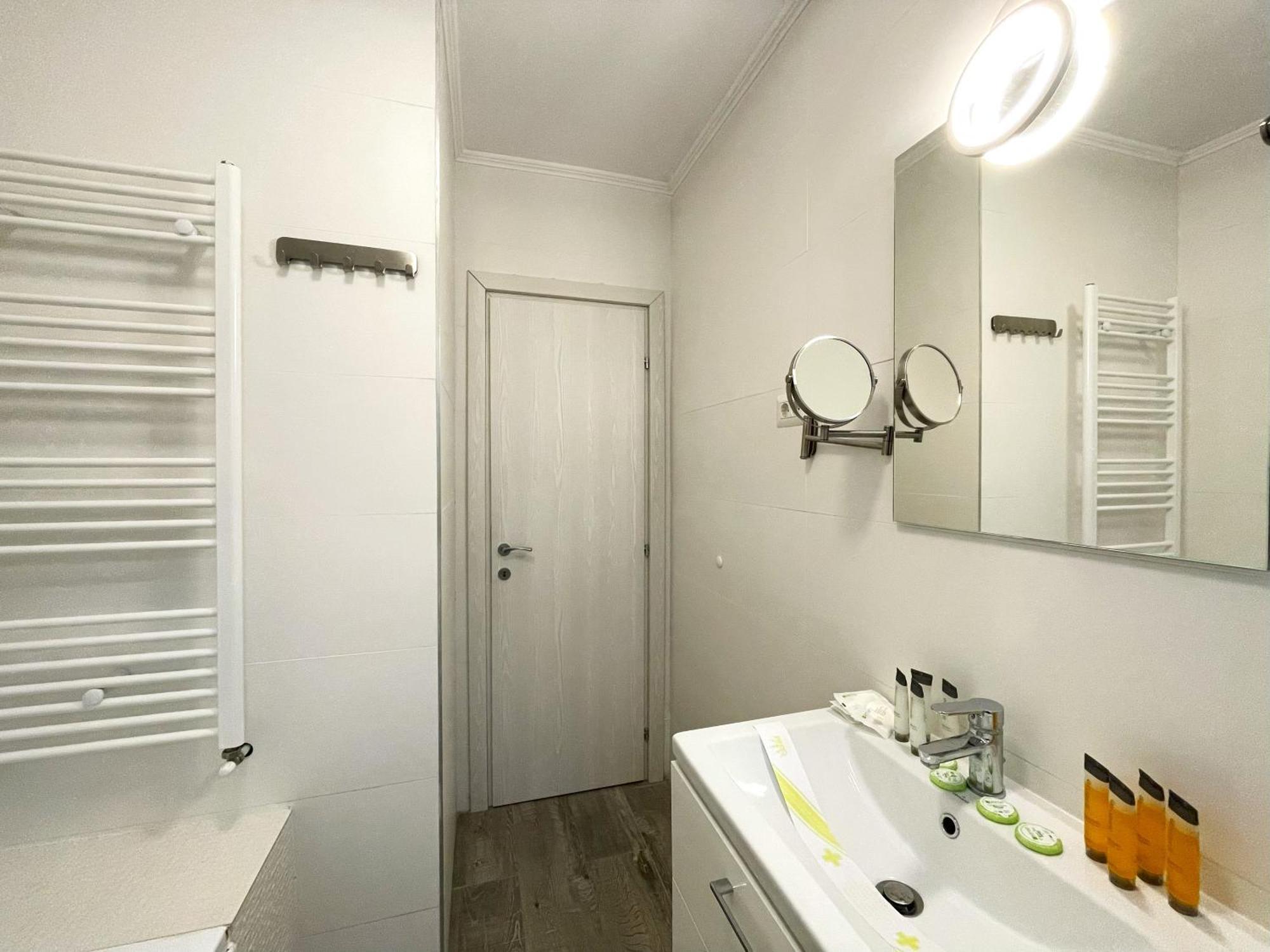 Cozy Riverfront Apartments With Garden And Mountain View Buşteni Buitenkant foto