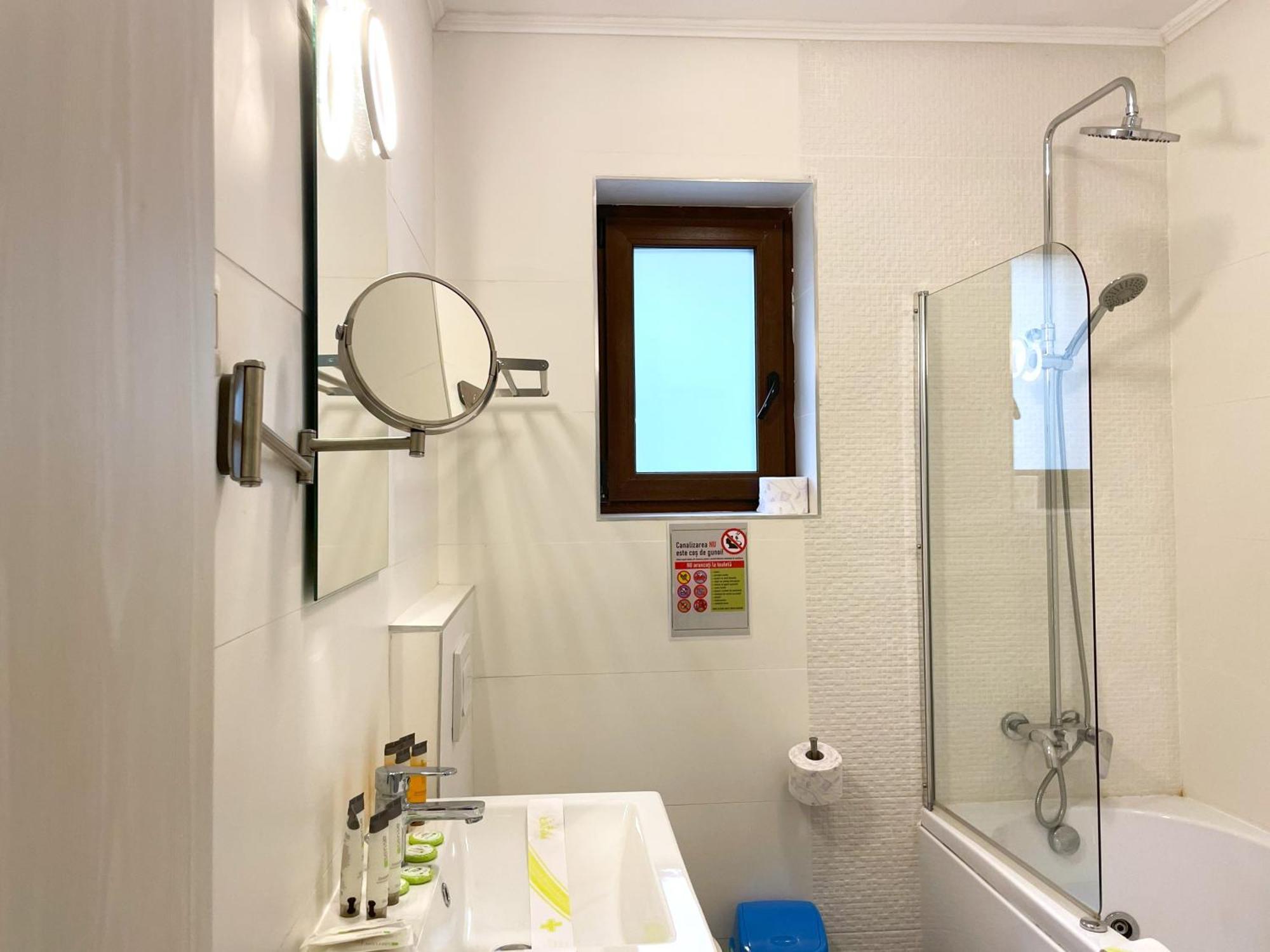 Cozy Riverfront Apartments With Garden And Mountain View Buşteni Buitenkant foto