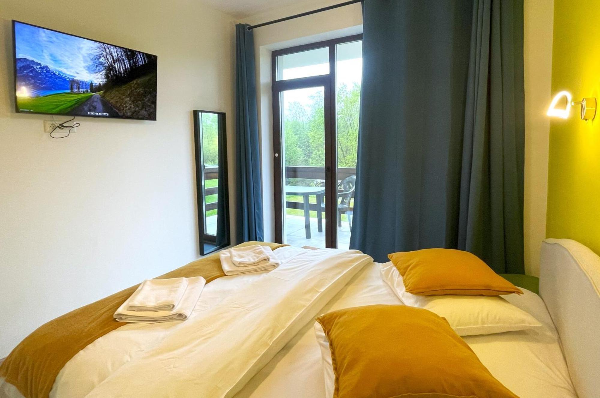 Cozy Riverfront Apartments With Garden And Mountain View Buşteni Buitenkant foto