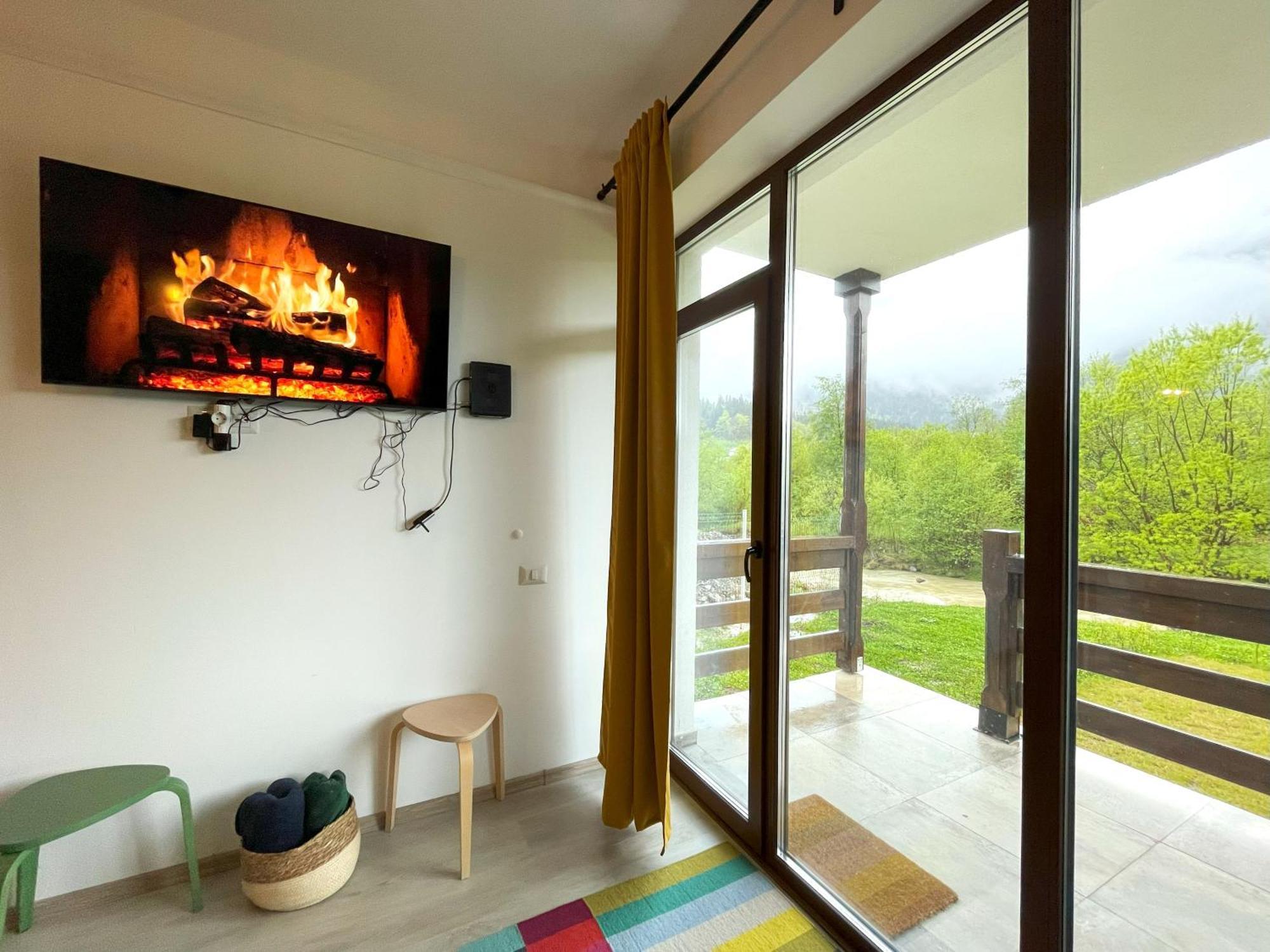 Cozy Riverfront Apartments With Garden And Mountain View Buşteni Buitenkant foto