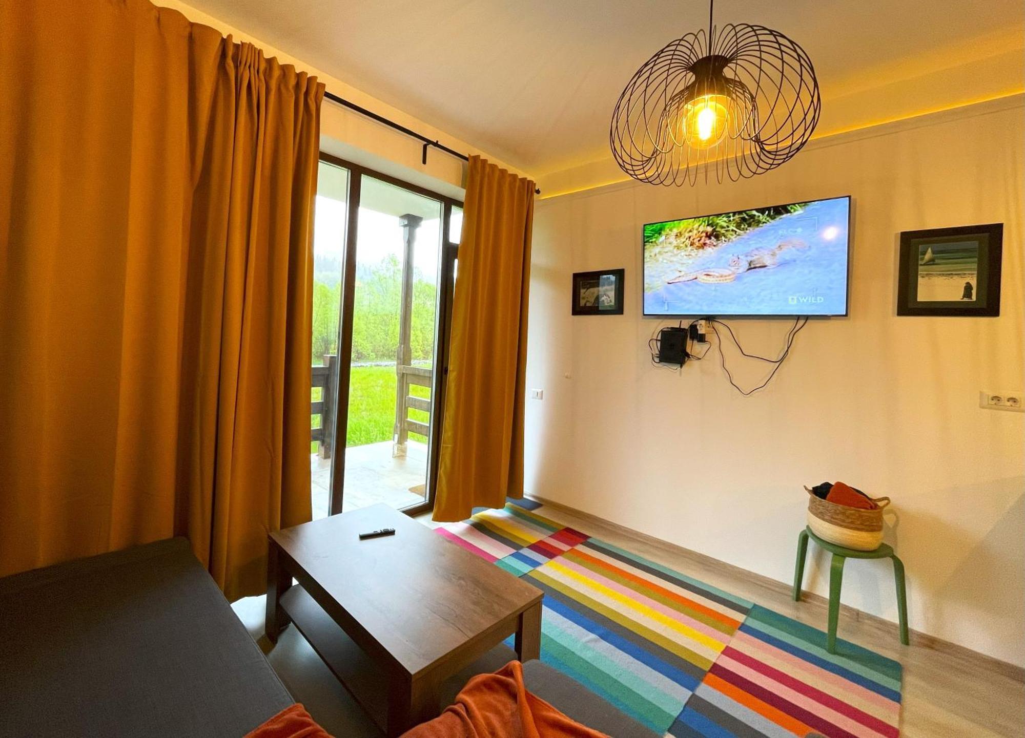 Cozy Riverfront Apartments With Garden And Mountain View Buşteni Buitenkant foto