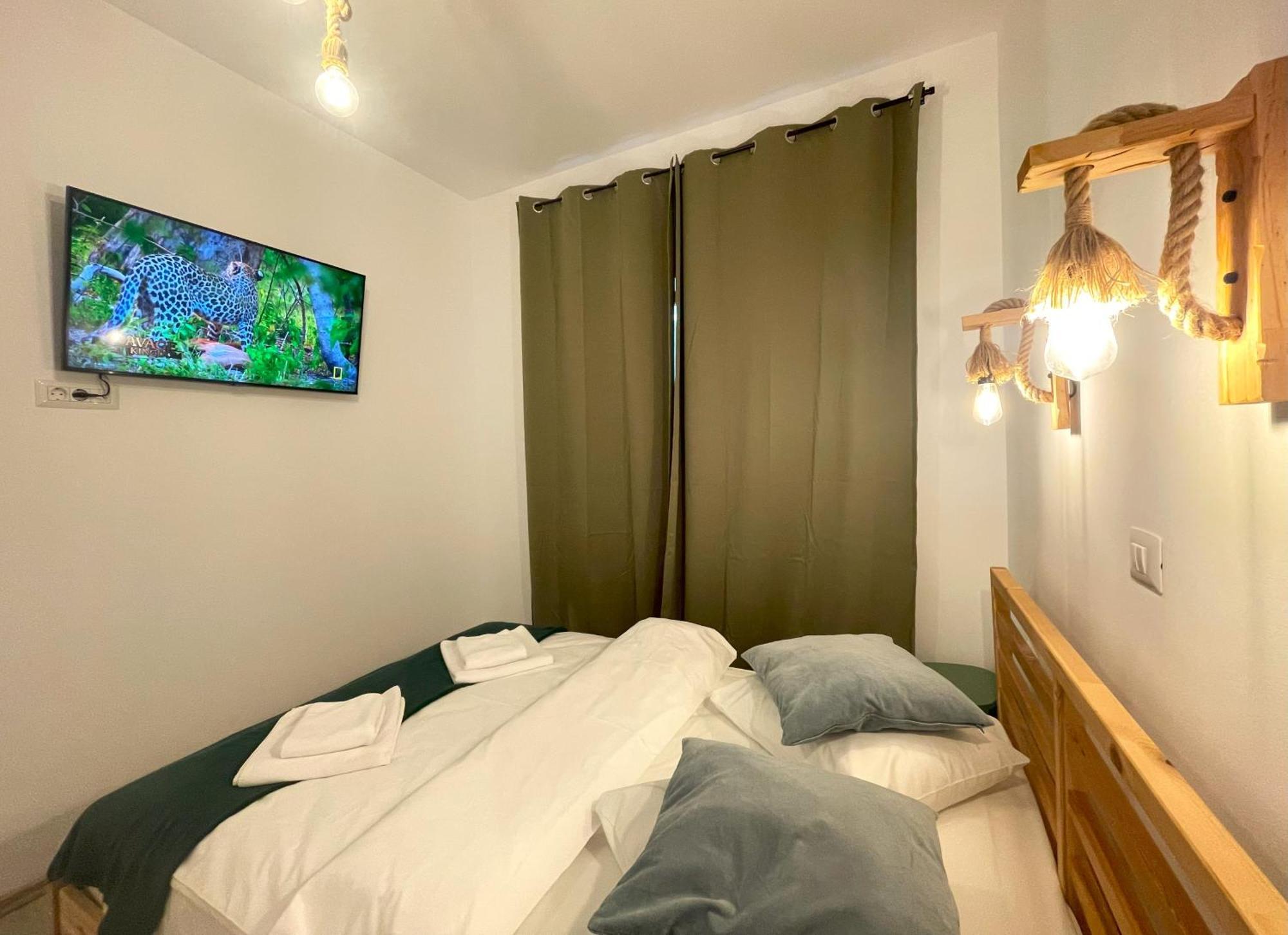 Cozy Riverfront Apartments With Garden And Mountain View Buşteni Buitenkant foto