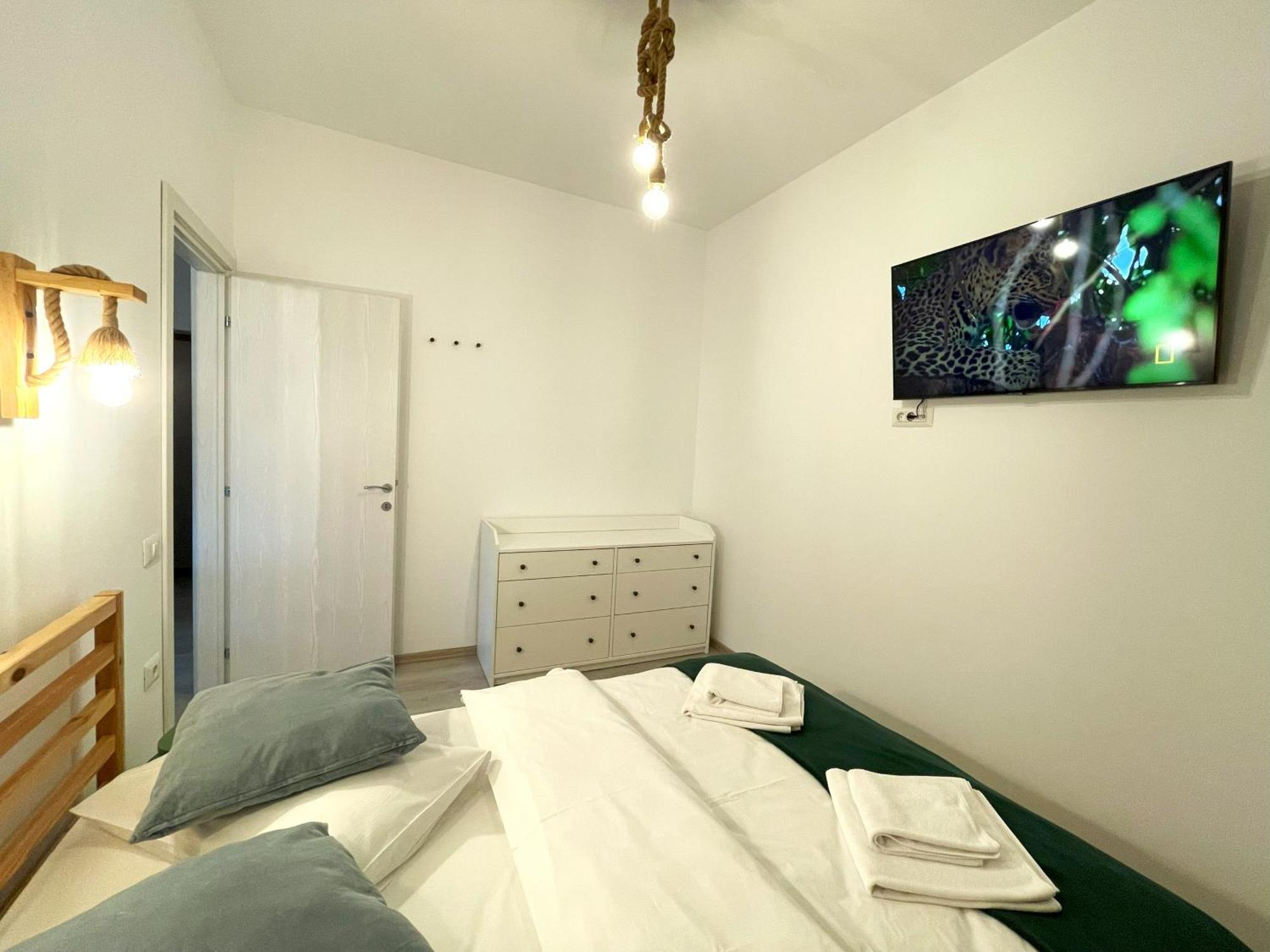 Cozy Riverfront Apartments With Garden And Mountain View Buşteni Buitenkant foto