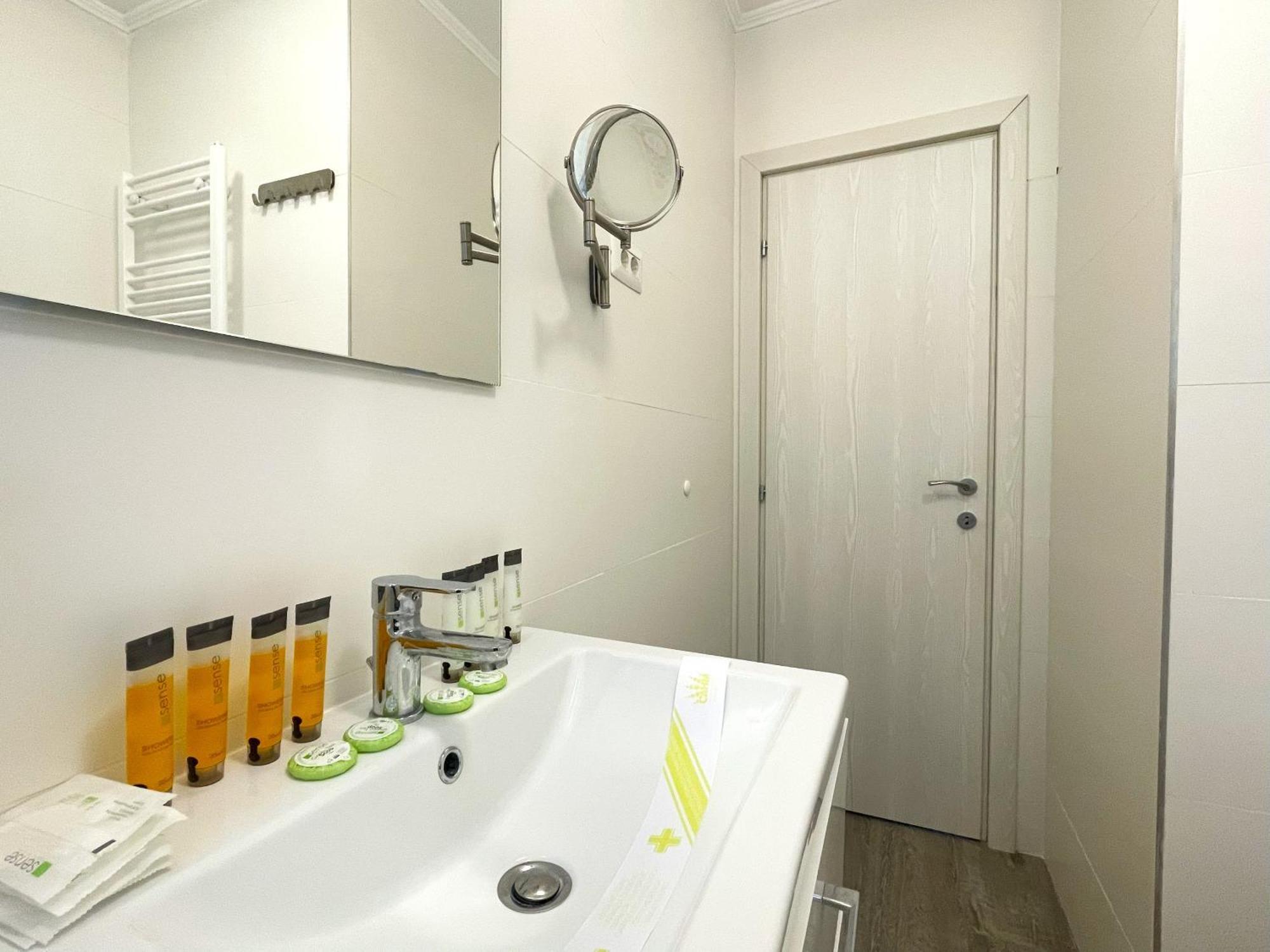 Cozy Riverfront Apartments With Garden And Mountain View Buşteni Buitenkant foto