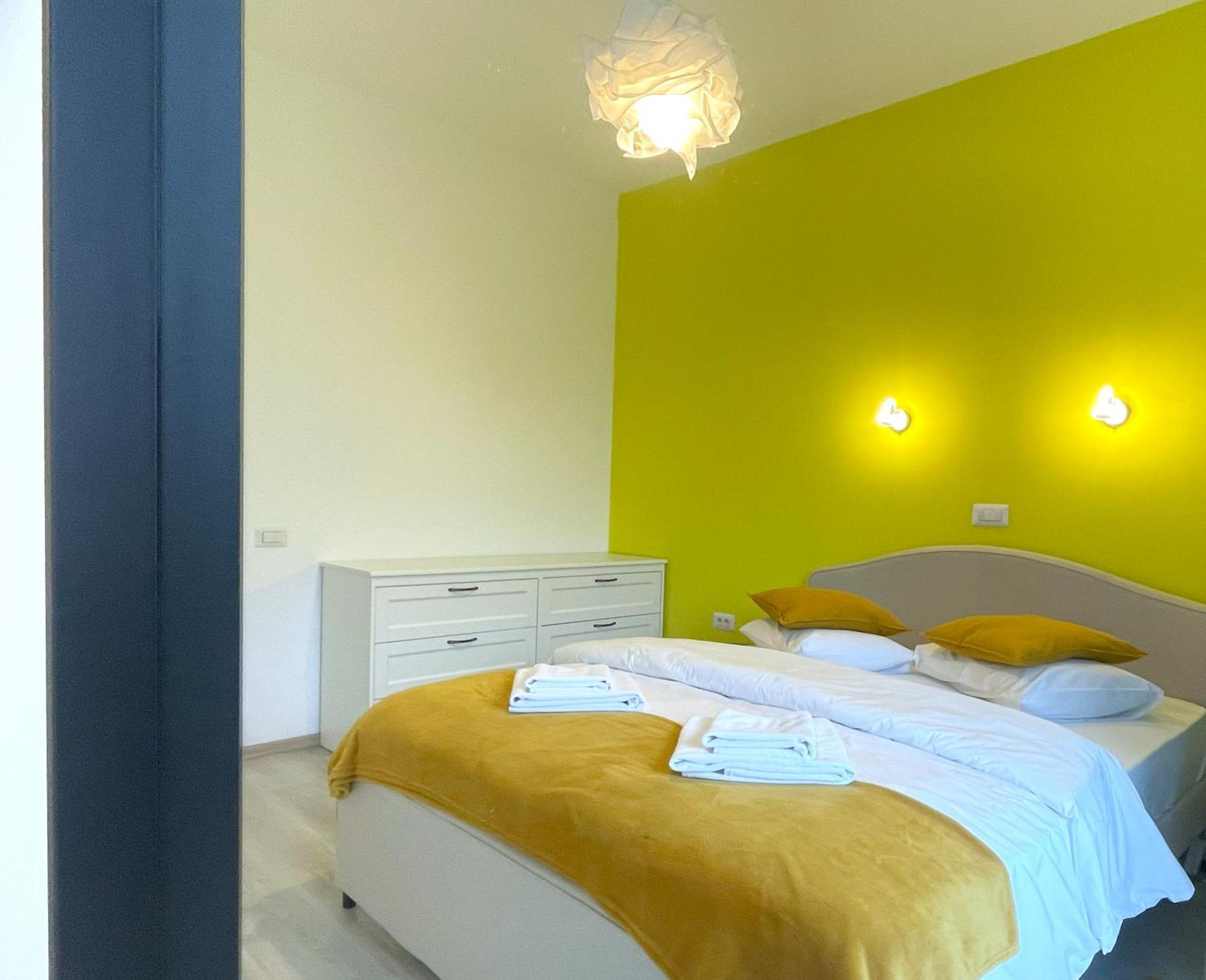 Cozy Riverfront Apartments With Garden And Mountain View Buşteni Buitenkant foto