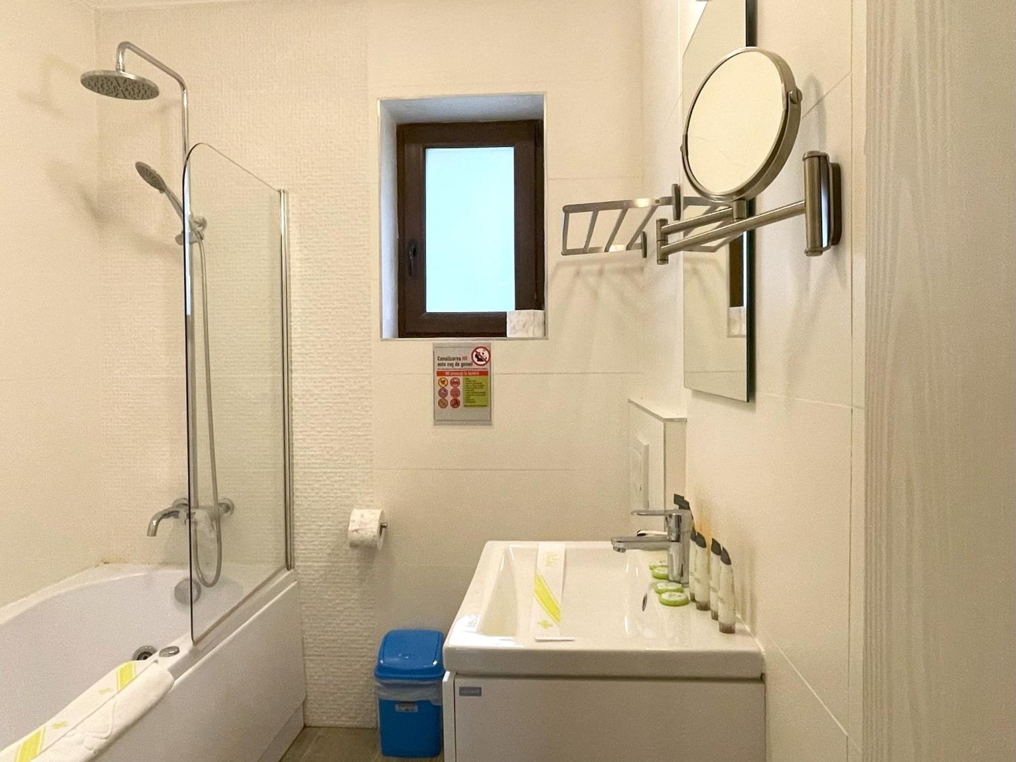 Cozy Riverfront Apartments With Garden And Mountain View Buşteni Buitenkant foto