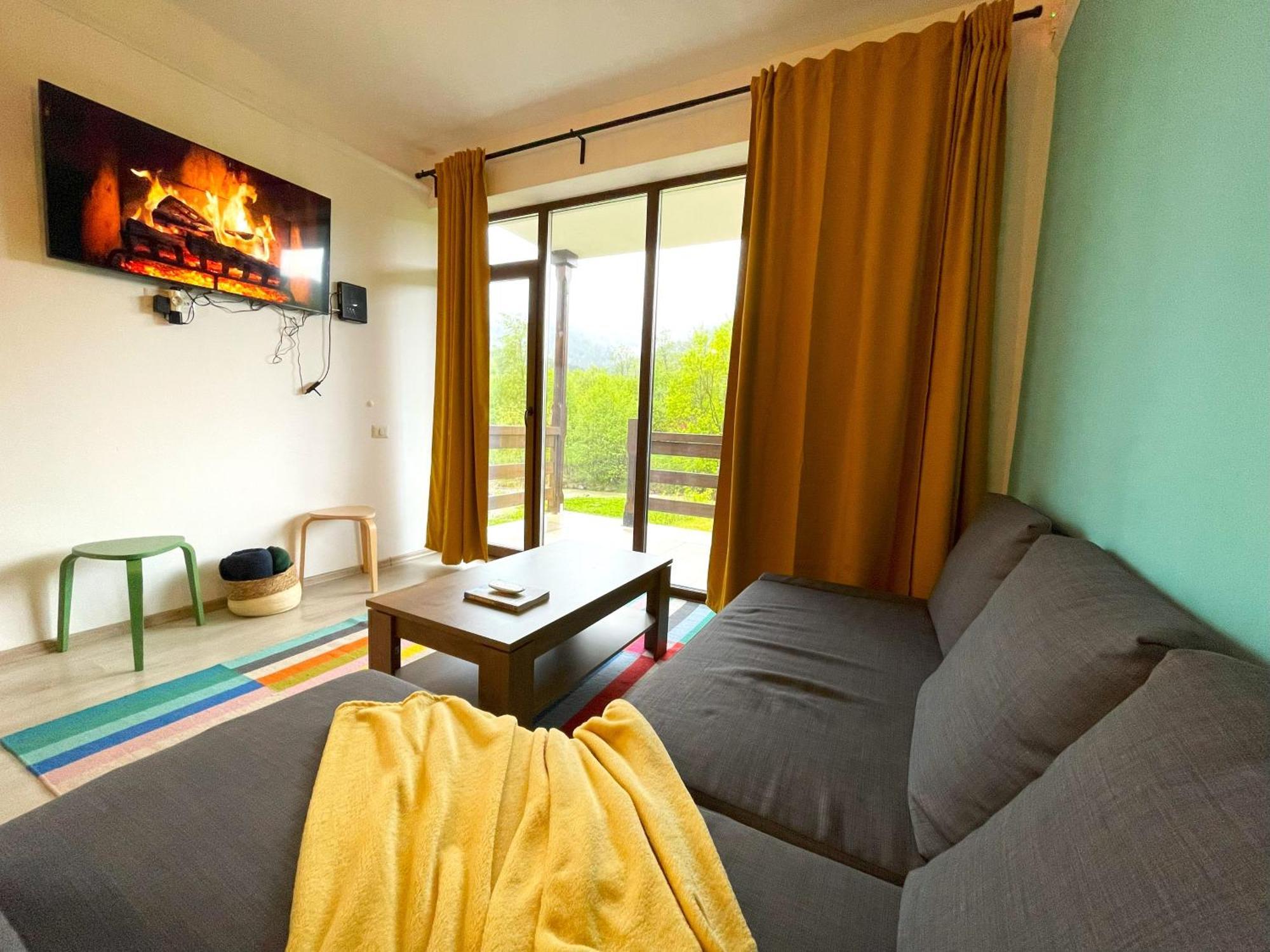 Cozy Riverfront Apartments With Garden And Mountain View Buşteni Buitenkant foto