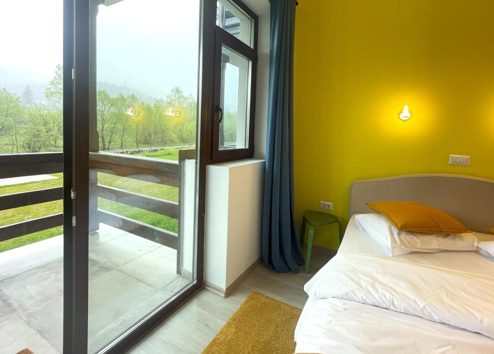 Cozy Riverfront Apartments With Garden And Mountain View Buşteni Buitenkant foto