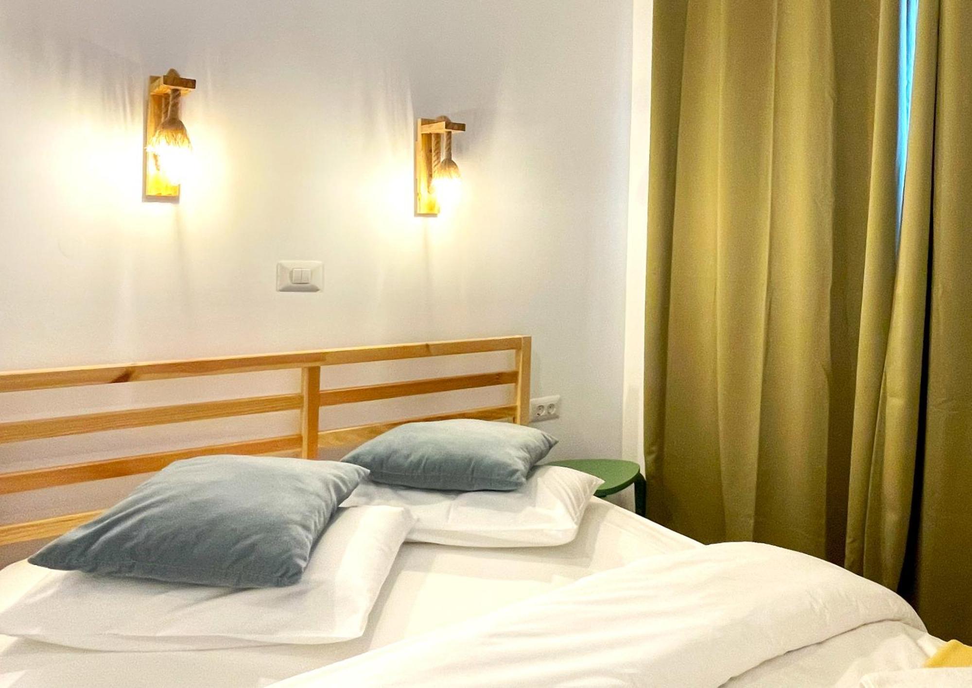 Cozy Riverfront Apartments With Garden And Mountain View Buşteni Buitenkant foto